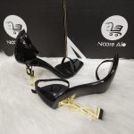 [Saint Laurent] YSL Saint Laurent heel high-heeled sandals for early spring Paris catwalk show, the design of Saint Laurent's brain hole is amazing.
